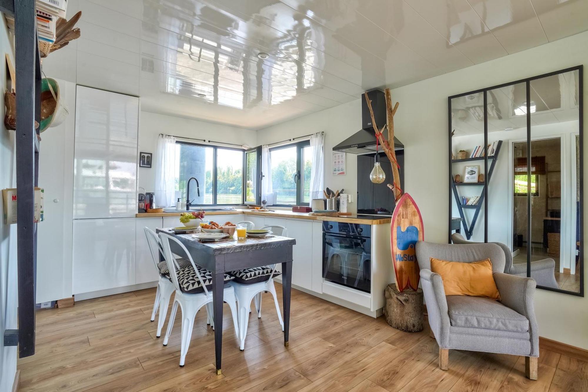 Westay House Boat. Maison Sur L'eau Hébergement de vacances